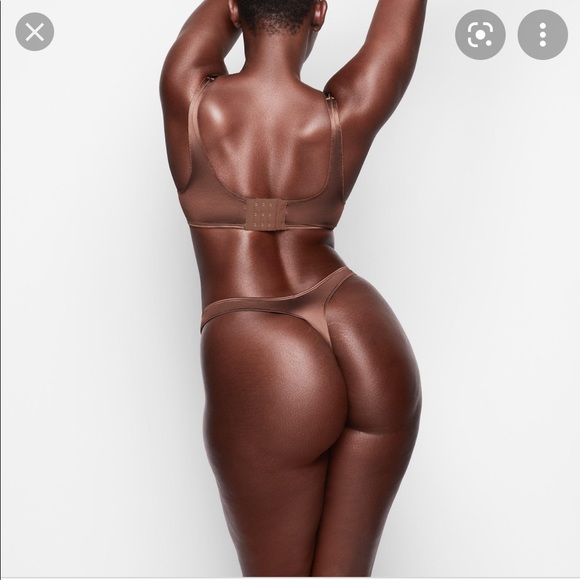 NWT SKIMS (2 PAIRS) SATIN STRETCH THONG - Picture 5 of 14